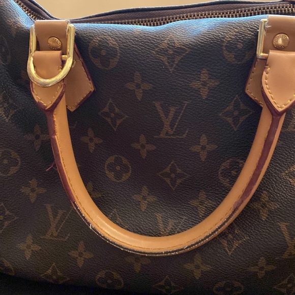 Pre-loved Louis Vuitton speedy! - Picture 3 of 14